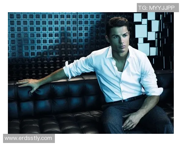 揭秘足球明星背后的温暖故事与他们的爱人关系