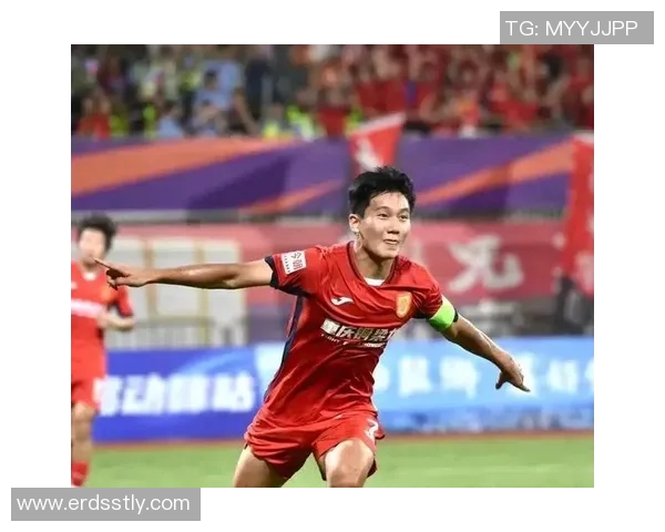 揭开凤凰足球明星的神秘面纱他在绿茵场上的传奇故事与成就